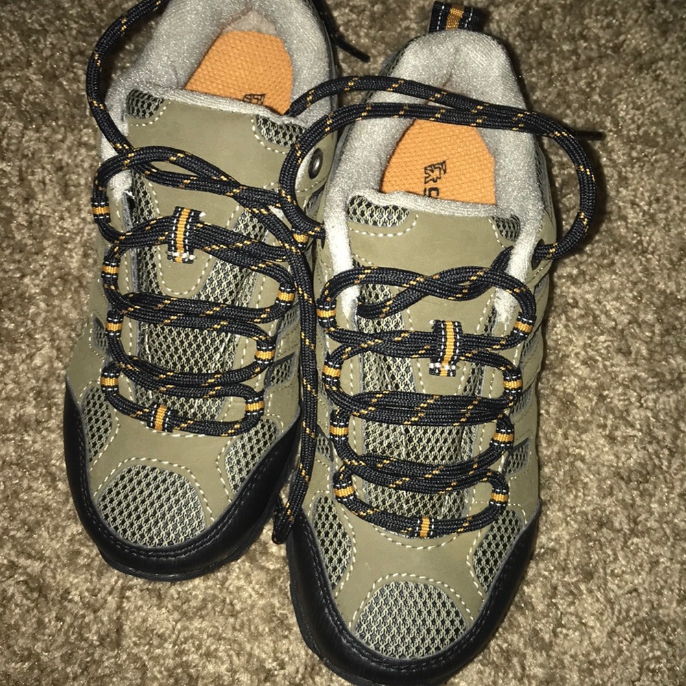 Kids shoes new not tags